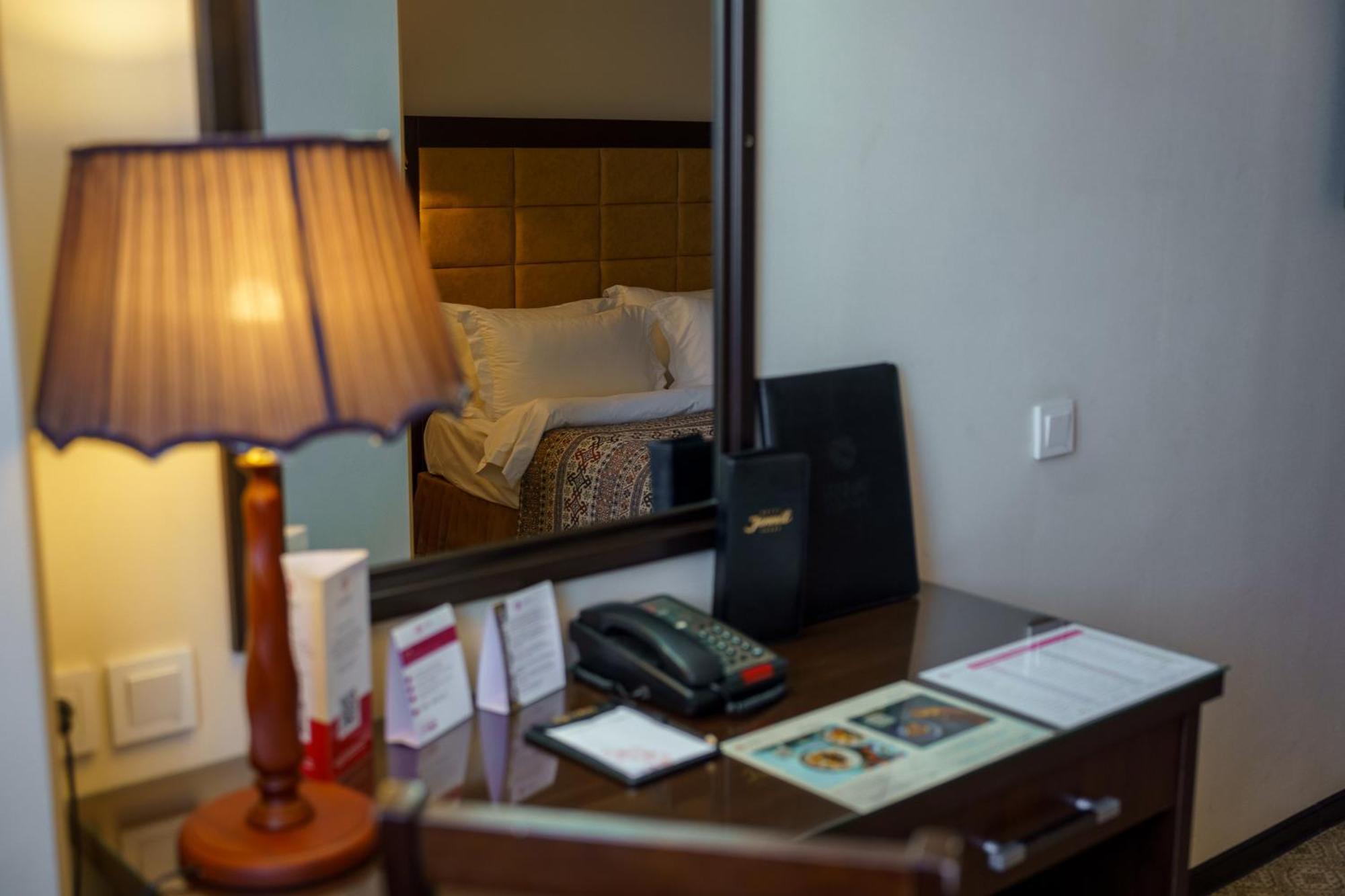 Jannat Regency Hotel Bisjkek Buitenkant foto
