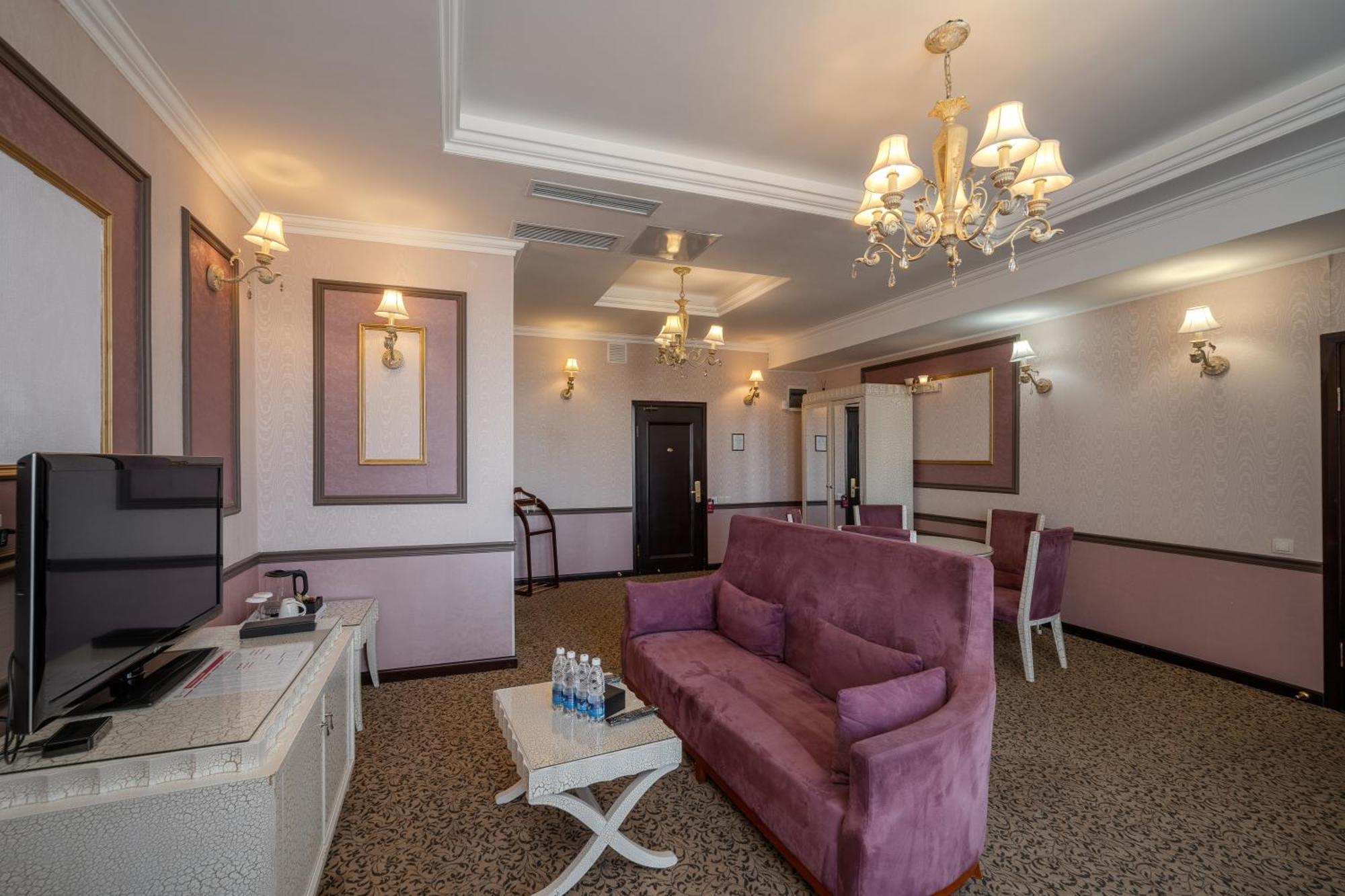 Jannat Regency Hotel Bisjkek Buitenkant foto
