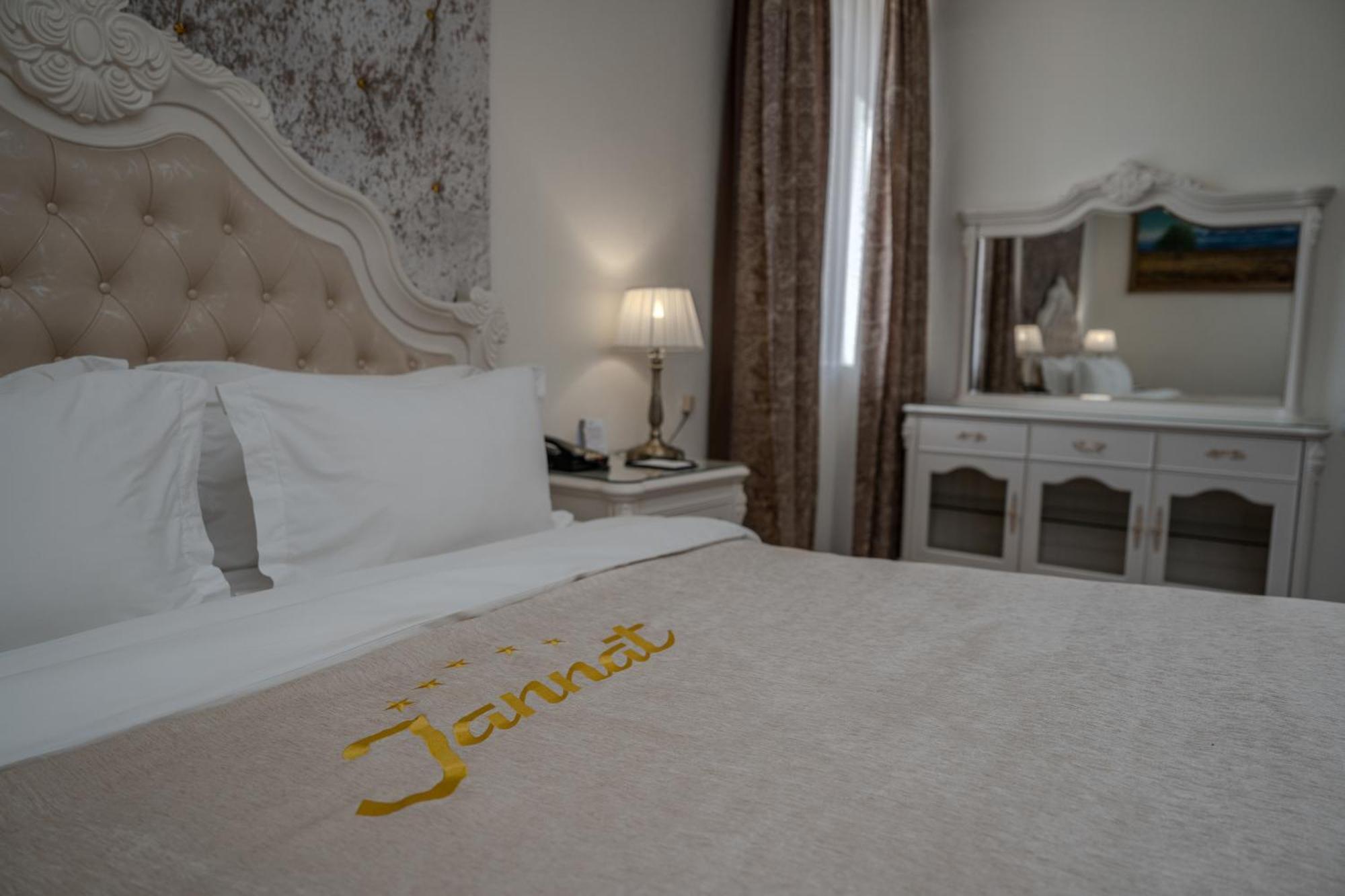 Jannat Regency Hotel Bisjkek Buitenkant foto