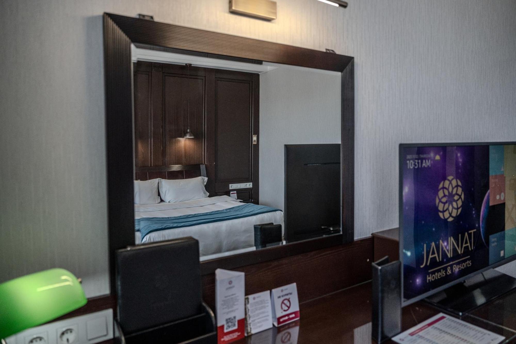 Jannat Regency Hotel Bisjkek Buitenkant foto