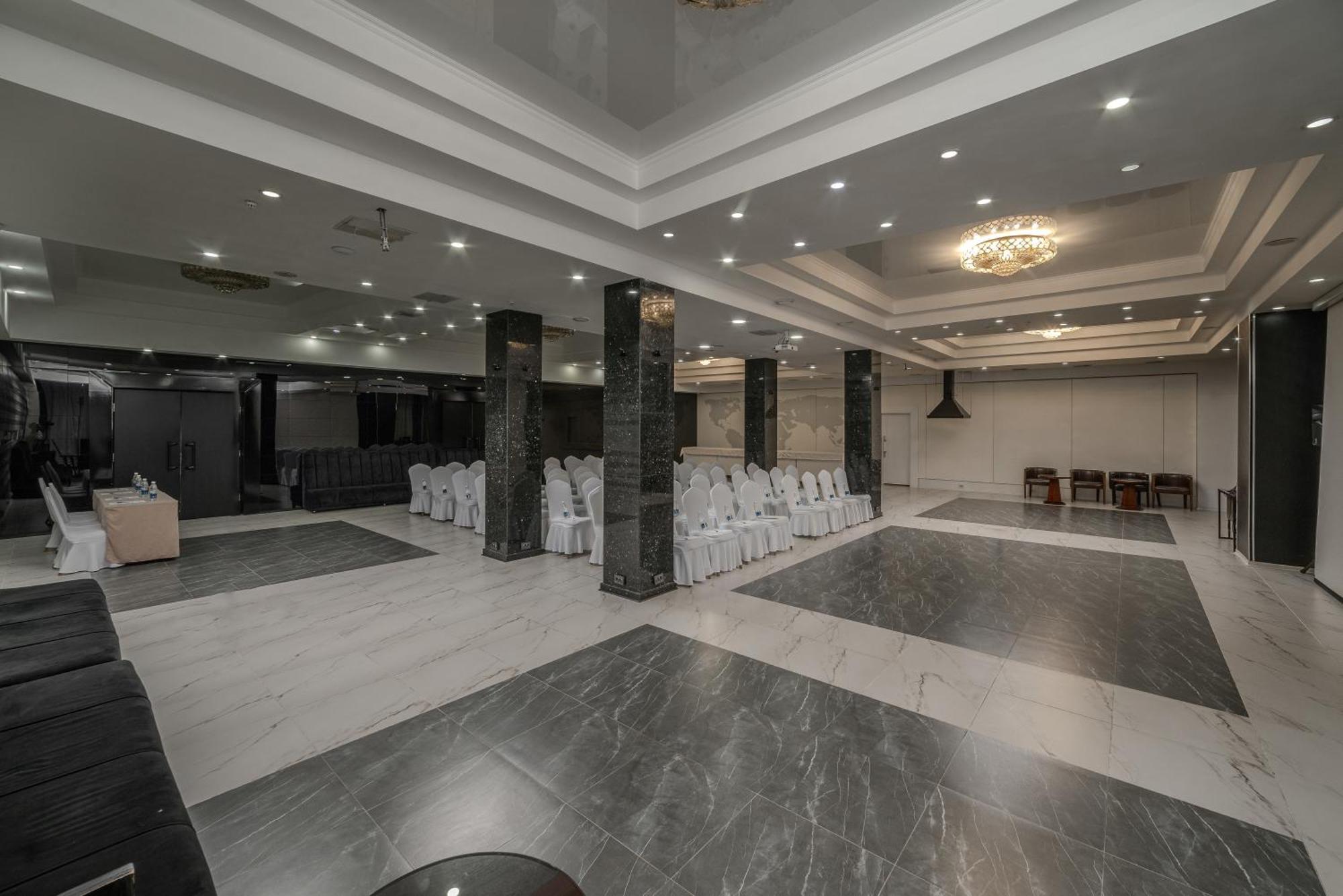 Jannat Regency Hotel Bisjkek Buitenkant foto
