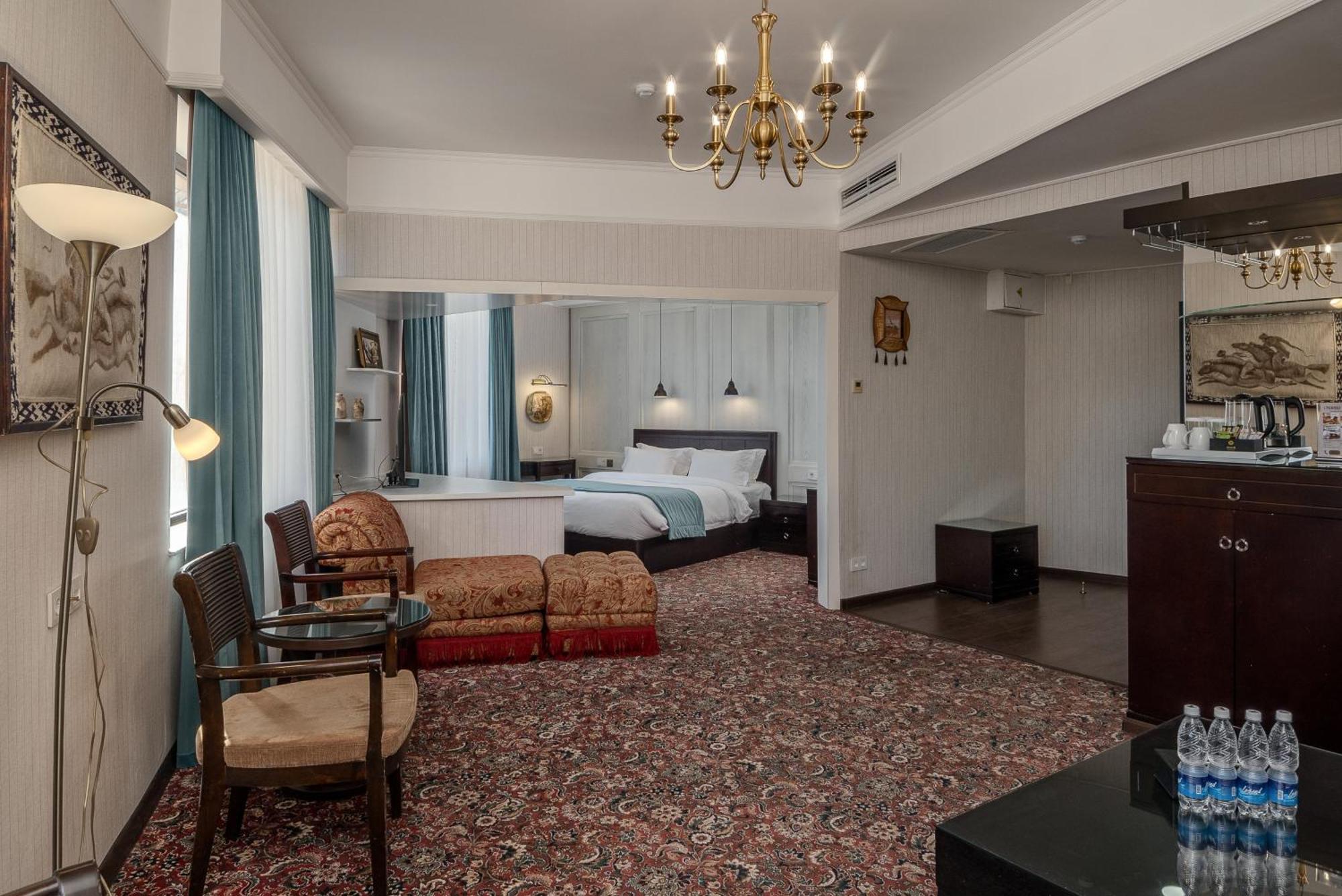 Jannat Regency Hotel Bisjkek Kamer foto