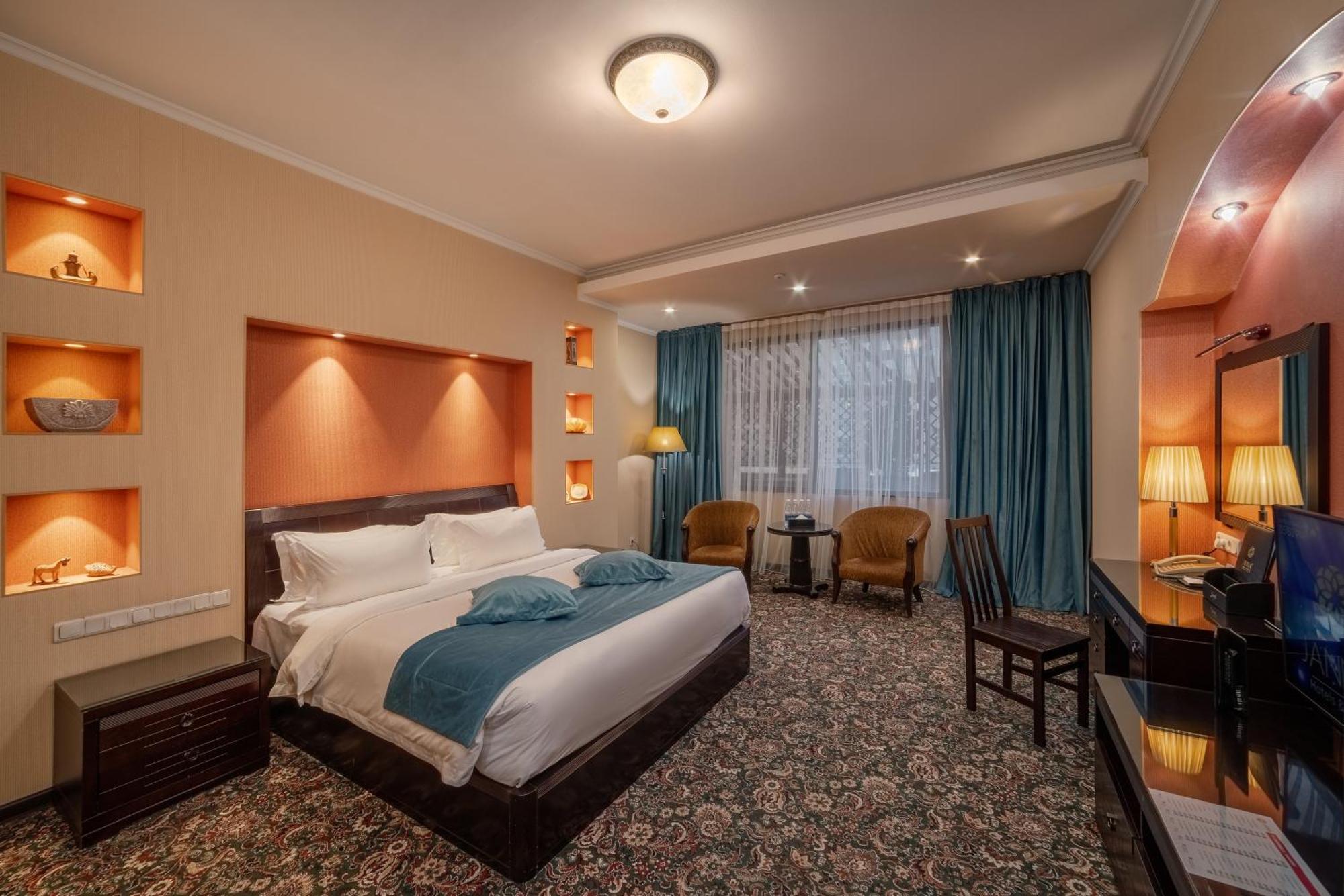 Jannat Regency Hotel Bisjkek Buitenkant foto