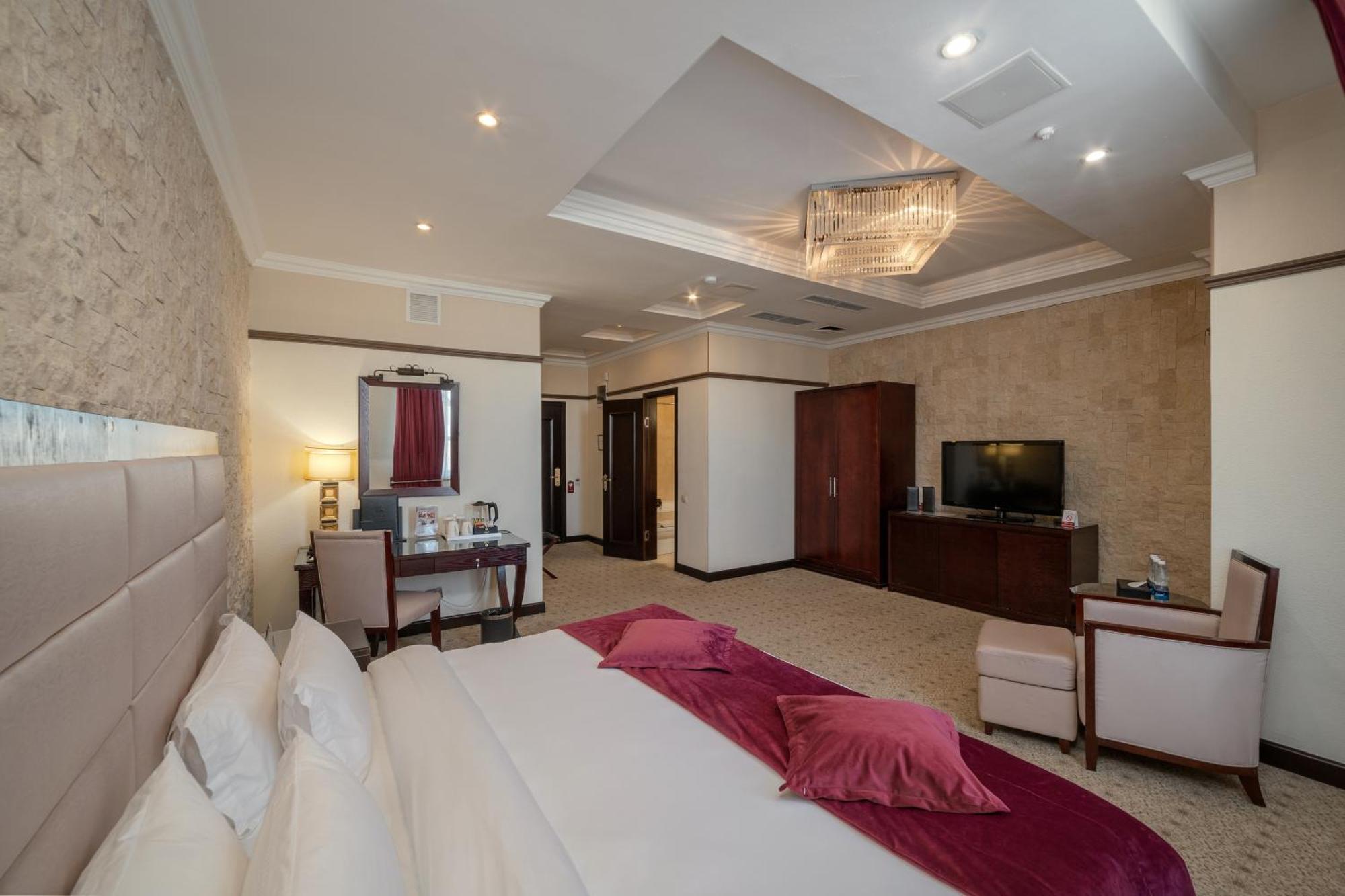 Jannat Regency Hotel Bisjkek Buitenkant foto