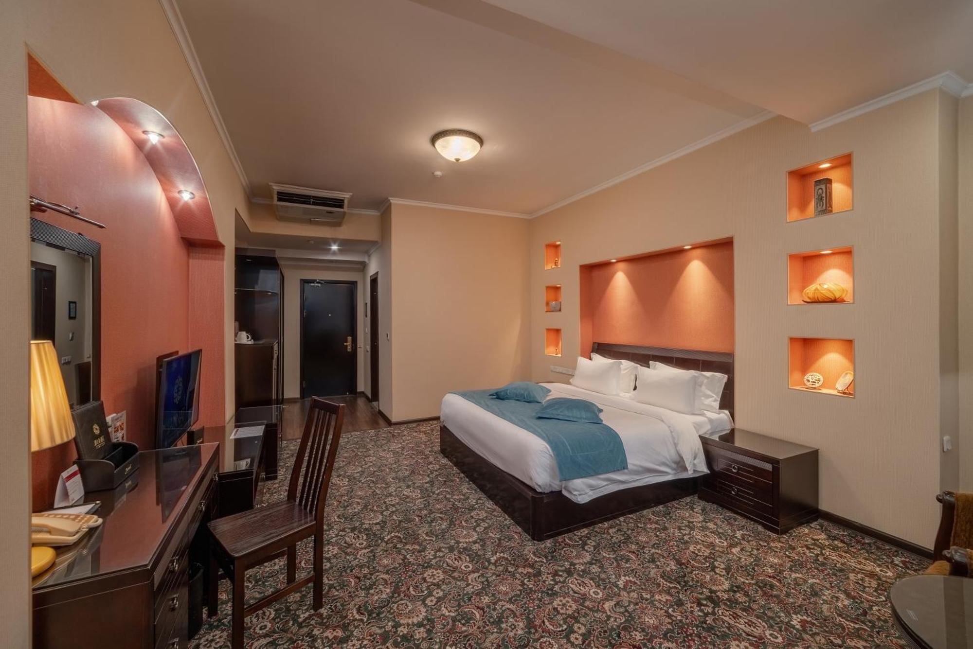 Jannat Regency Hotel Bisjkek Buitenkant foto