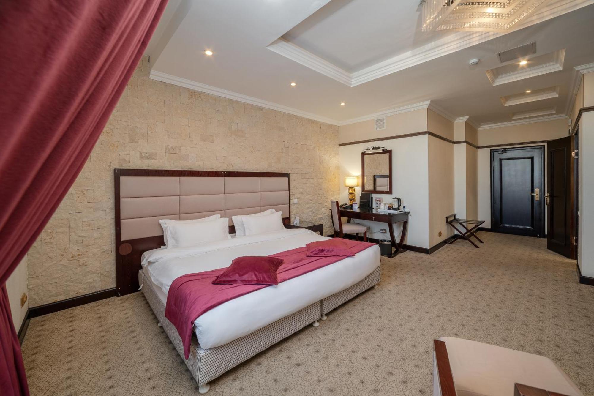 Jannat Regency Hotel Bisjkek Buitenkant foto