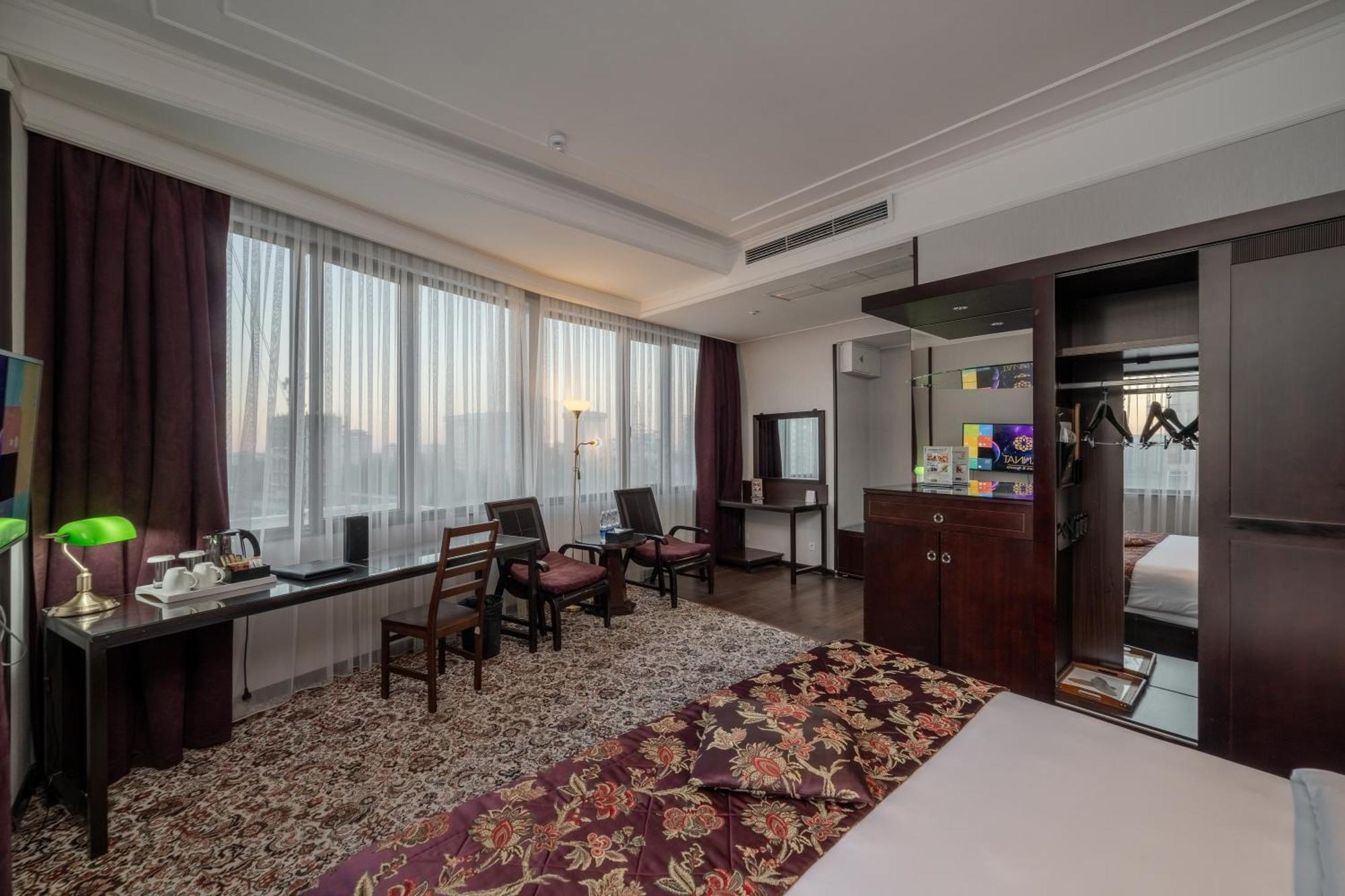 Jannat Regency Hotel Bisjkek Buitenkant foto