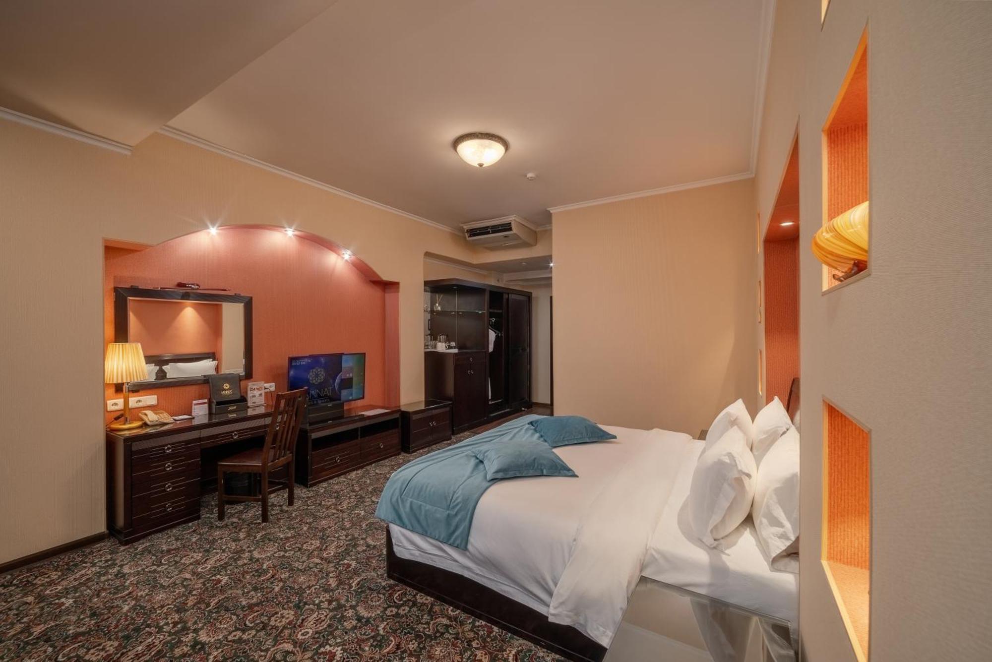Jannat Regency Hotel Bisjkek Buitenkant foto