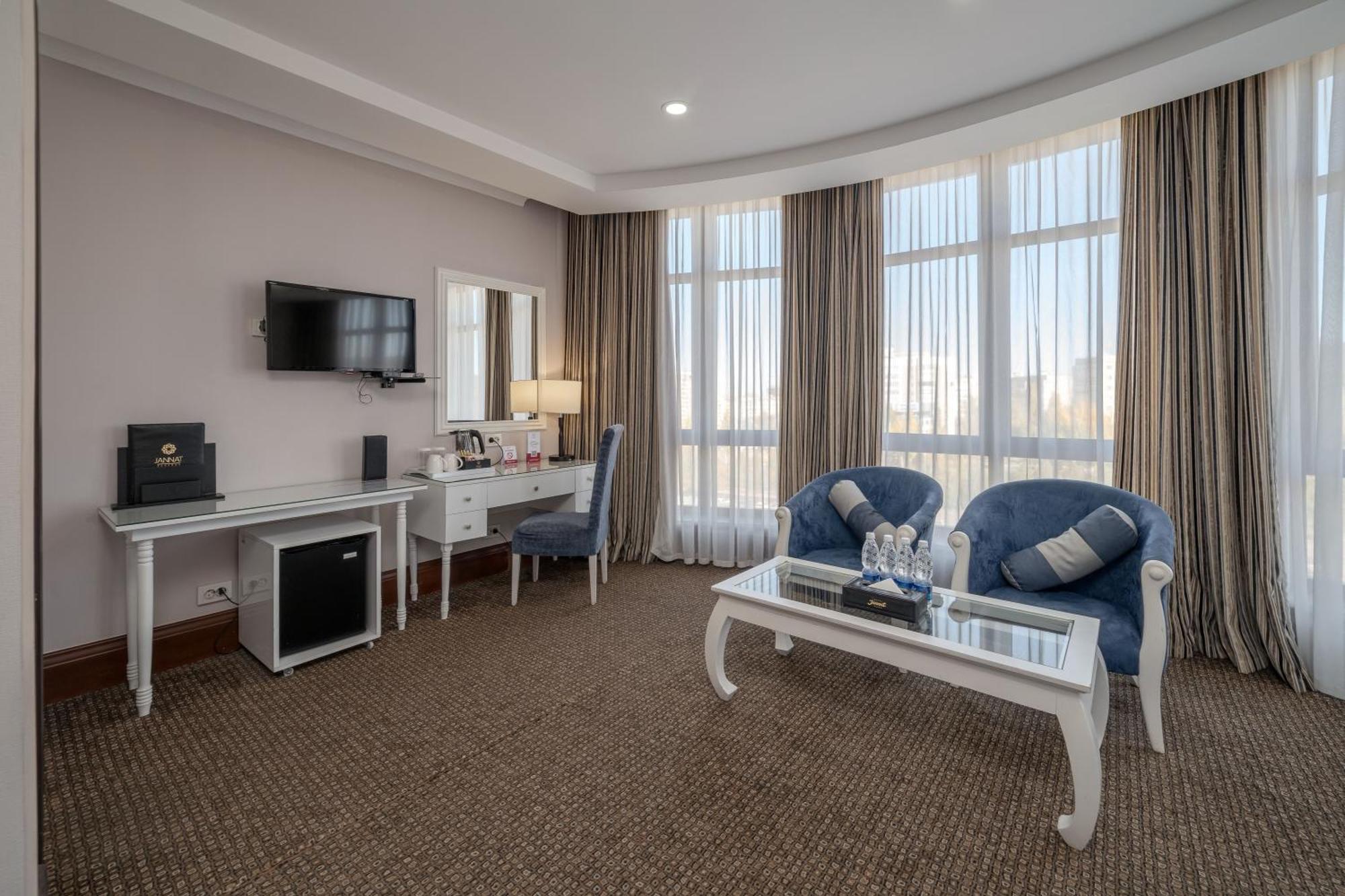 Jannat Regency Hotel Bisjkek Buitenkant foto